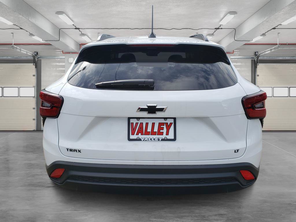 New 2026 Chevrolet Trax LT w/ Sunroof Package FWD image 5