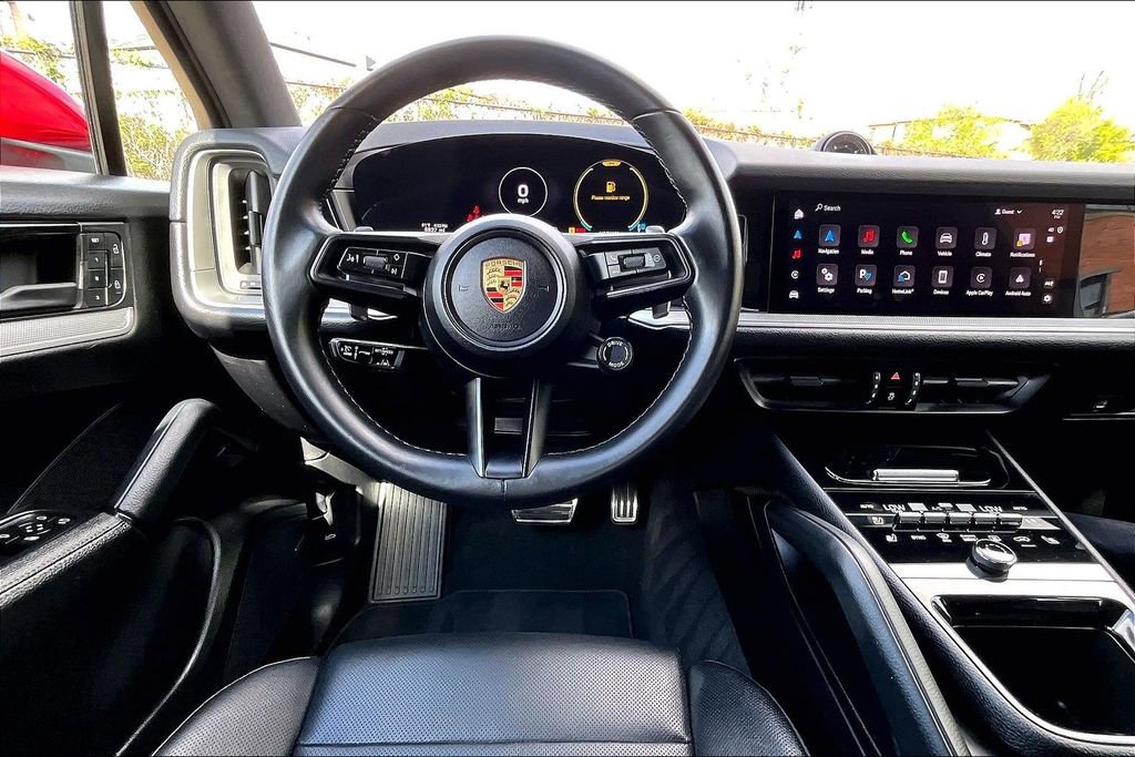 Used 2024 Porsche Cayenne AWD/4WD image 7