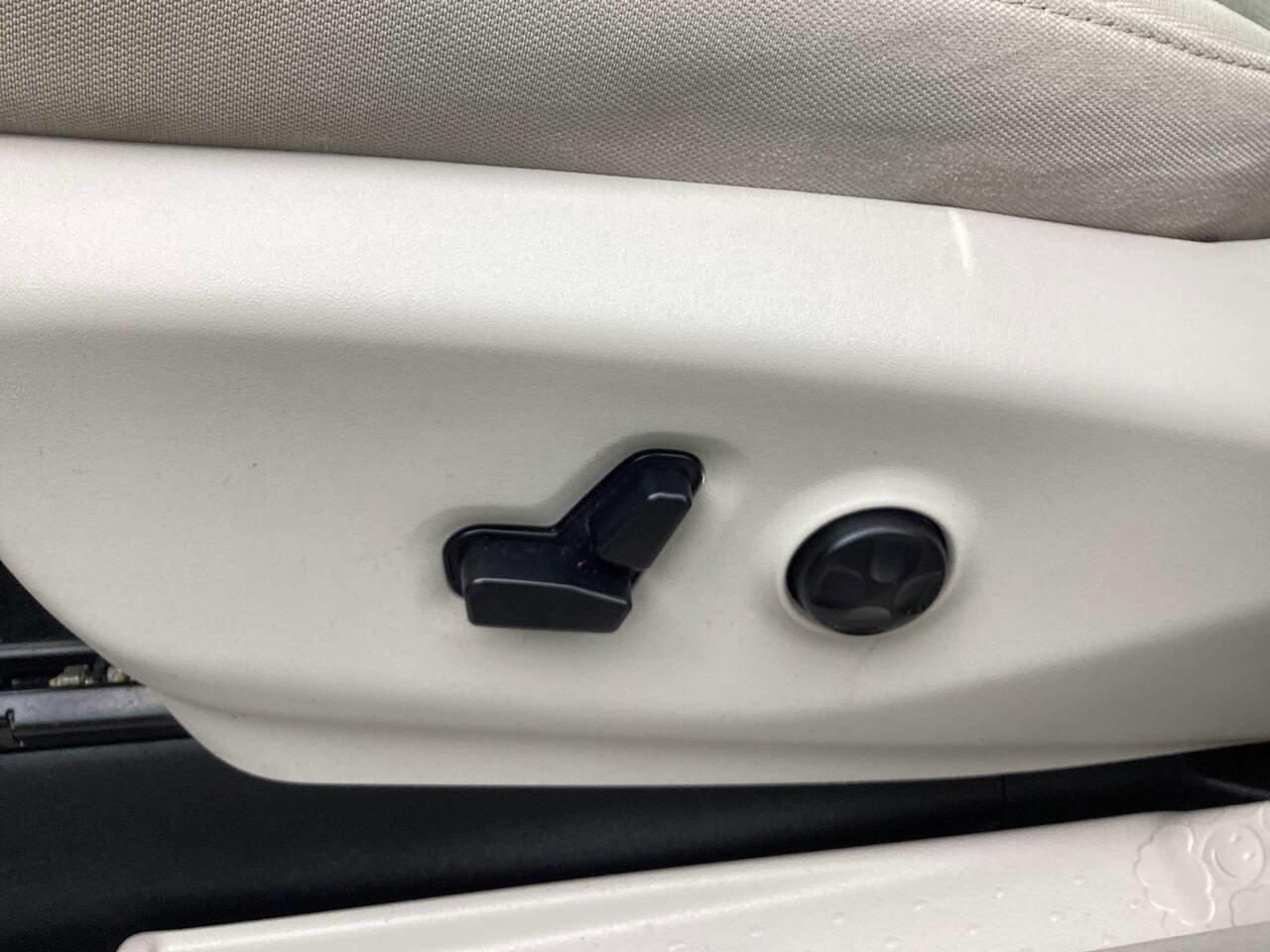 Used 2018 Chrysler Pacifica Touring Plus FWD image 30