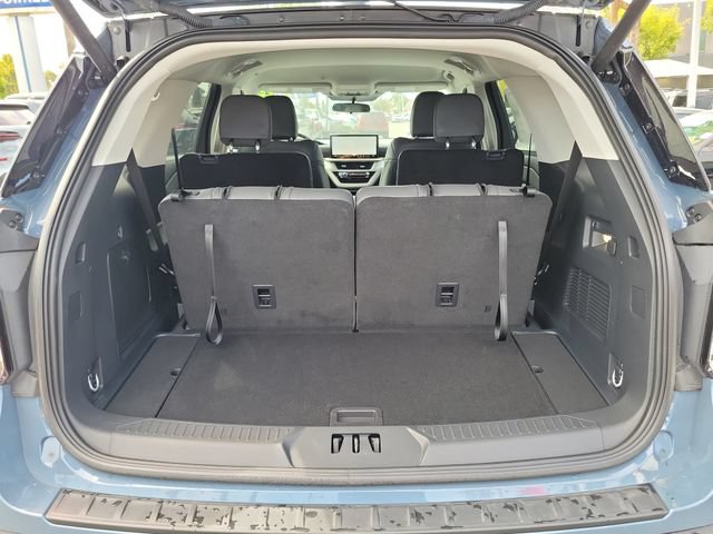 Used 2025 Ford Explorer Active w/ Active Comfort Package RWD image 21