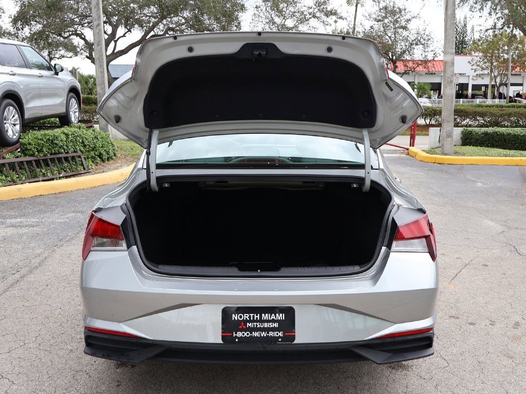 Used 2022 Hyundai Elantra SEL w/ Convenience Package image 18