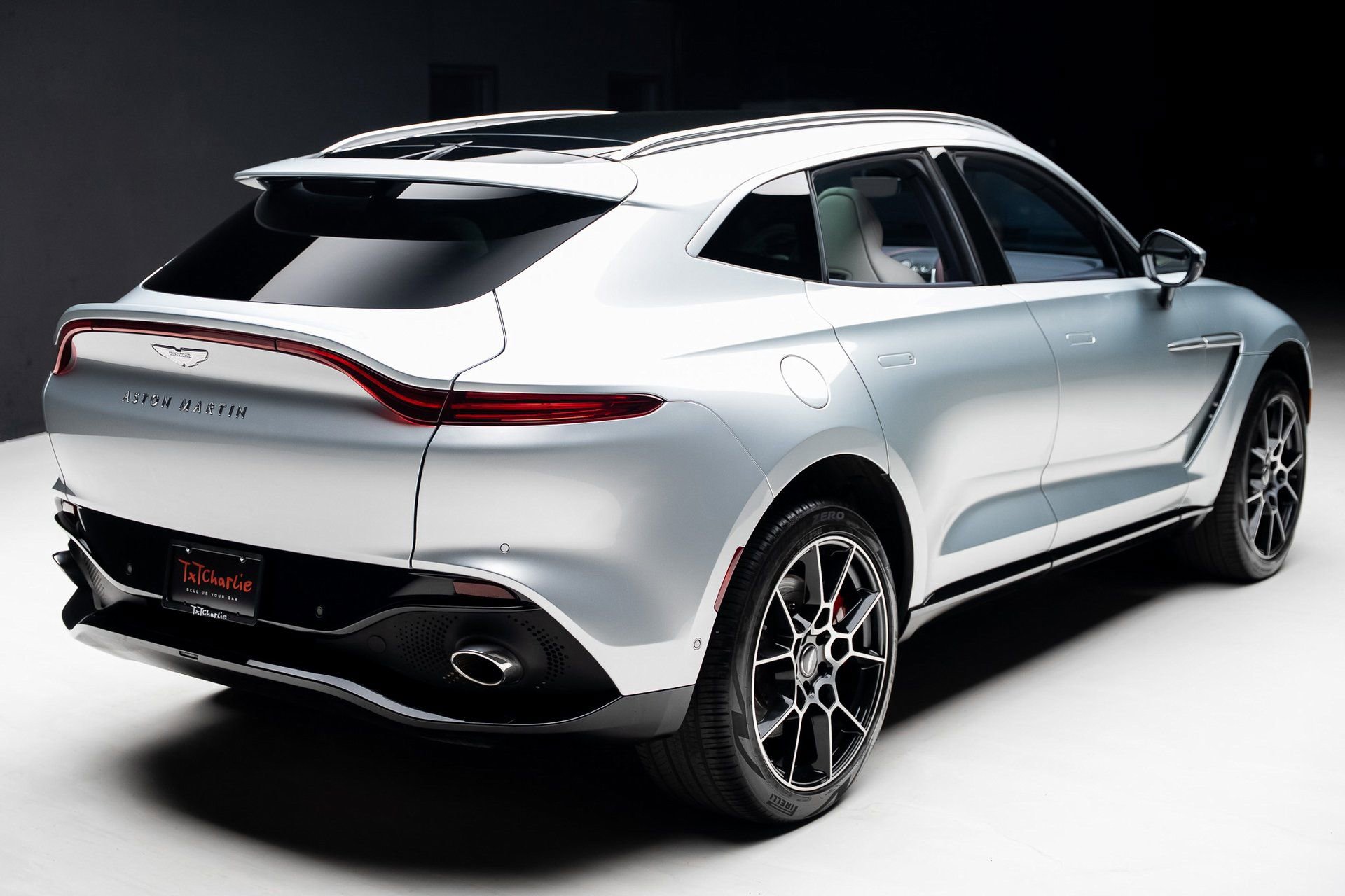 Used 2022 Aston Martin DBX image 32