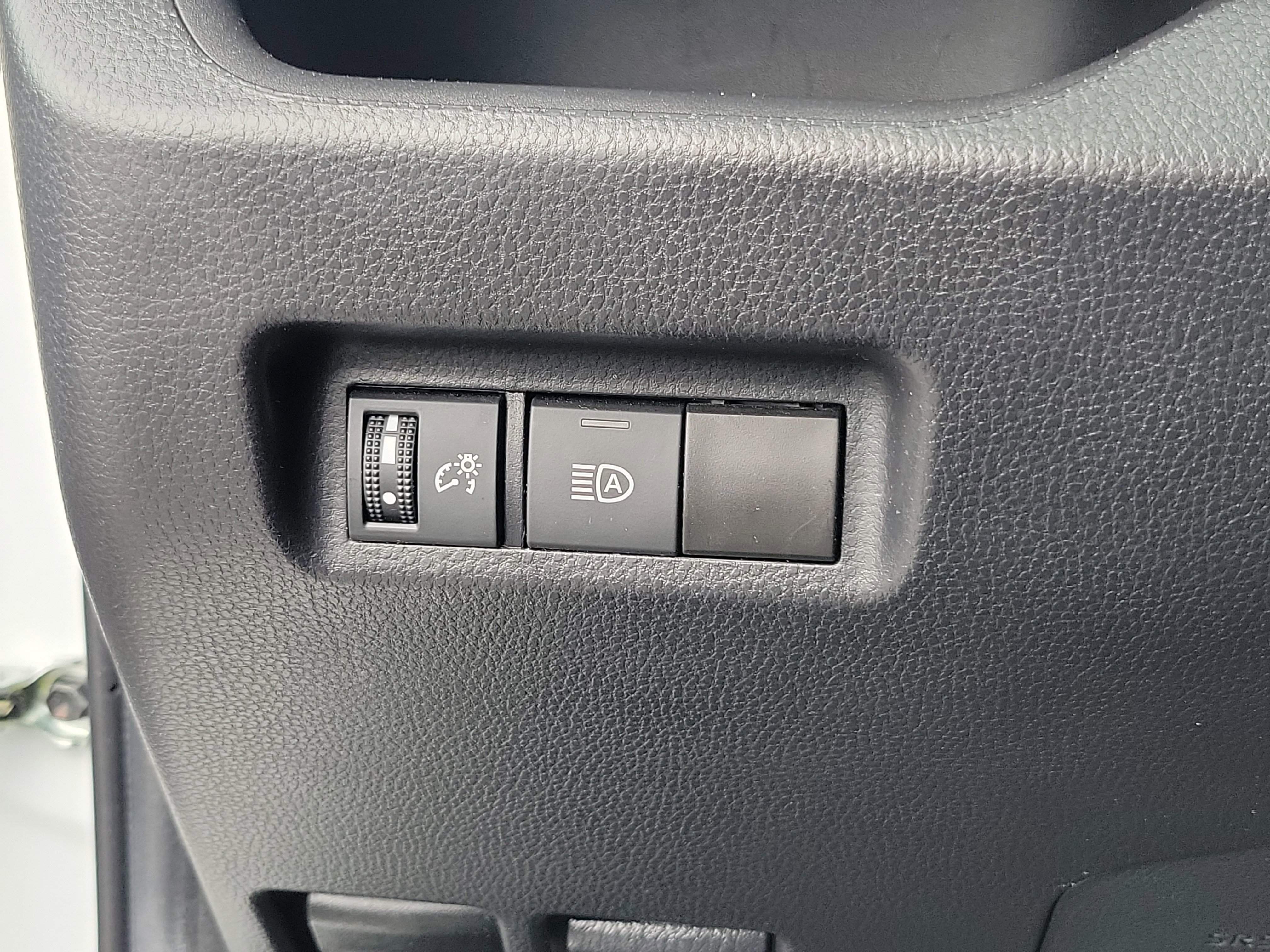 Used 2022 Toyota RAV4 XLE image 23