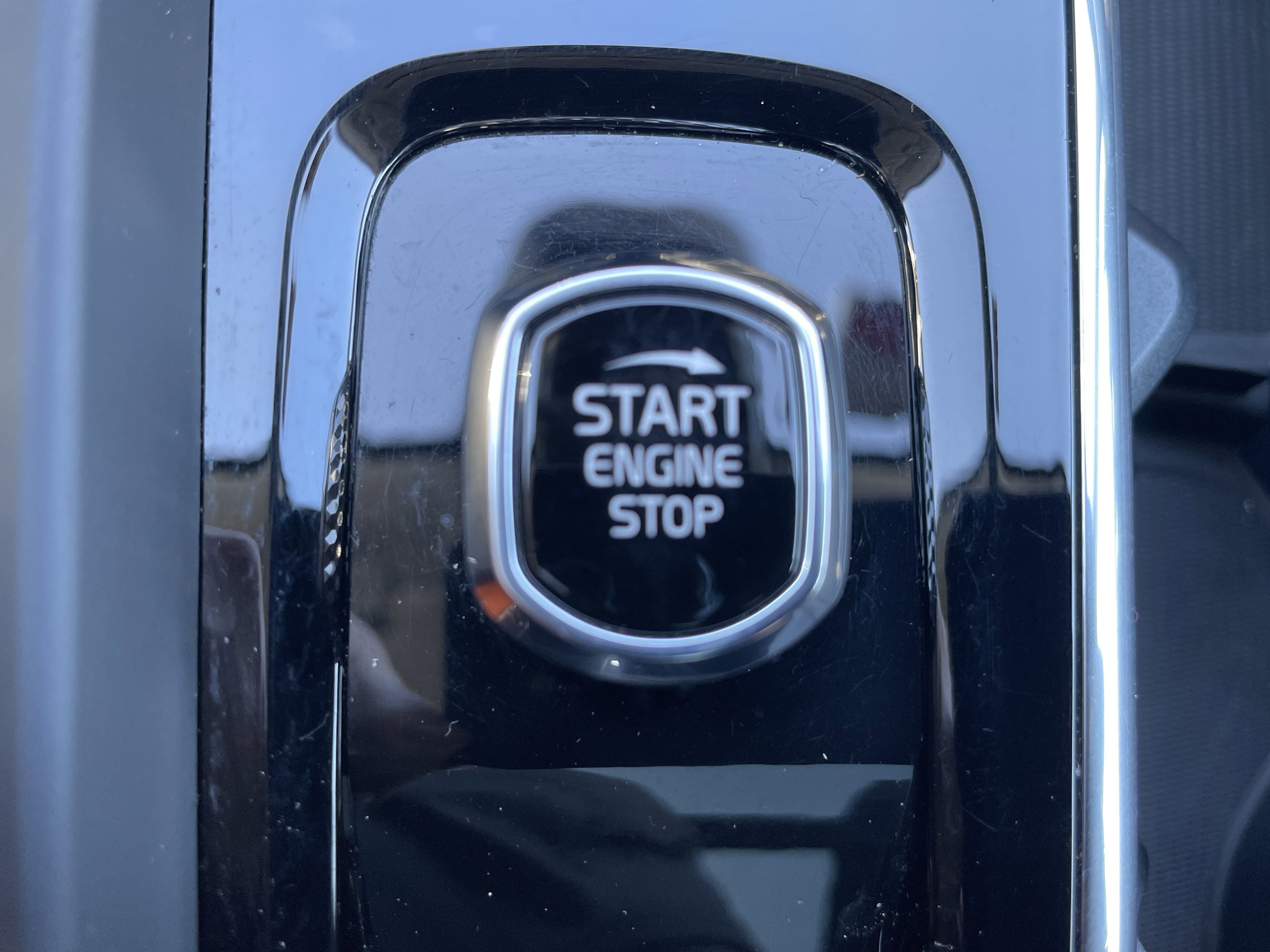 Used 2025 Volvo XC60 B5 Plus image 49