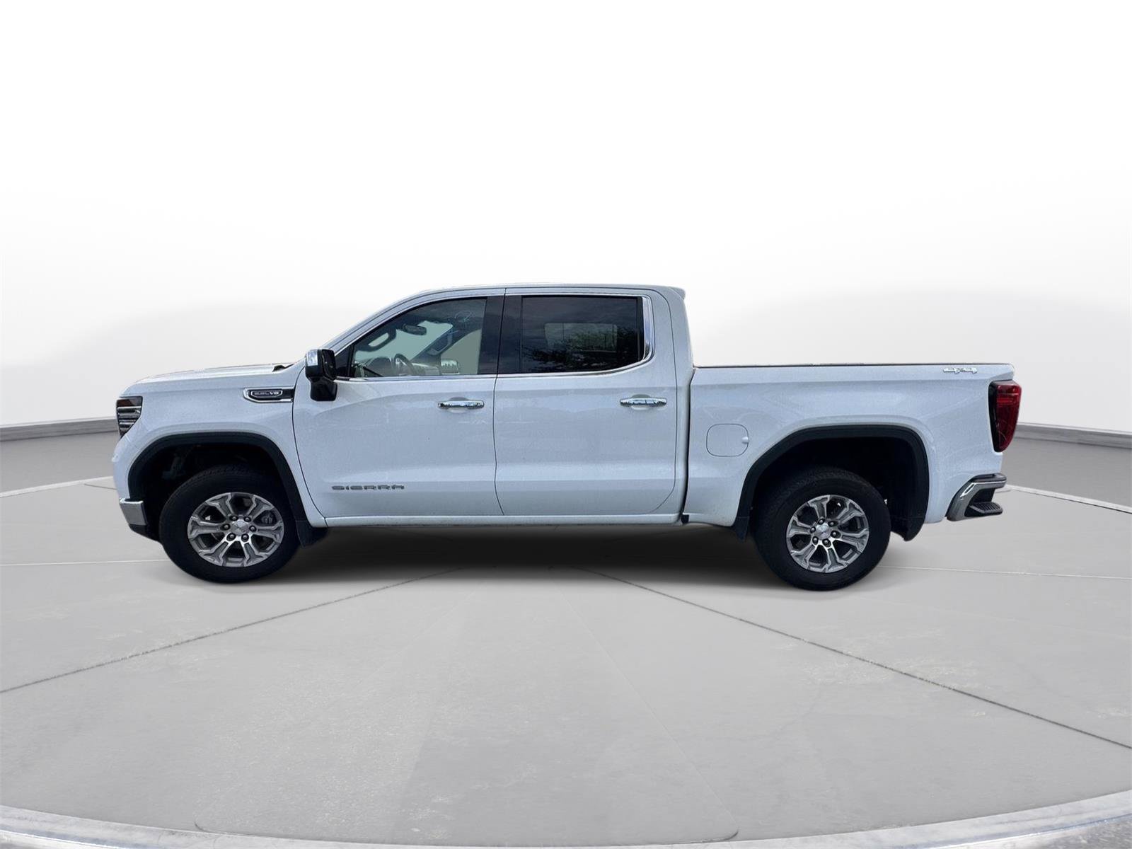 Used 2025 GMC Sierra 1500 SLT AWD/4WD image 9