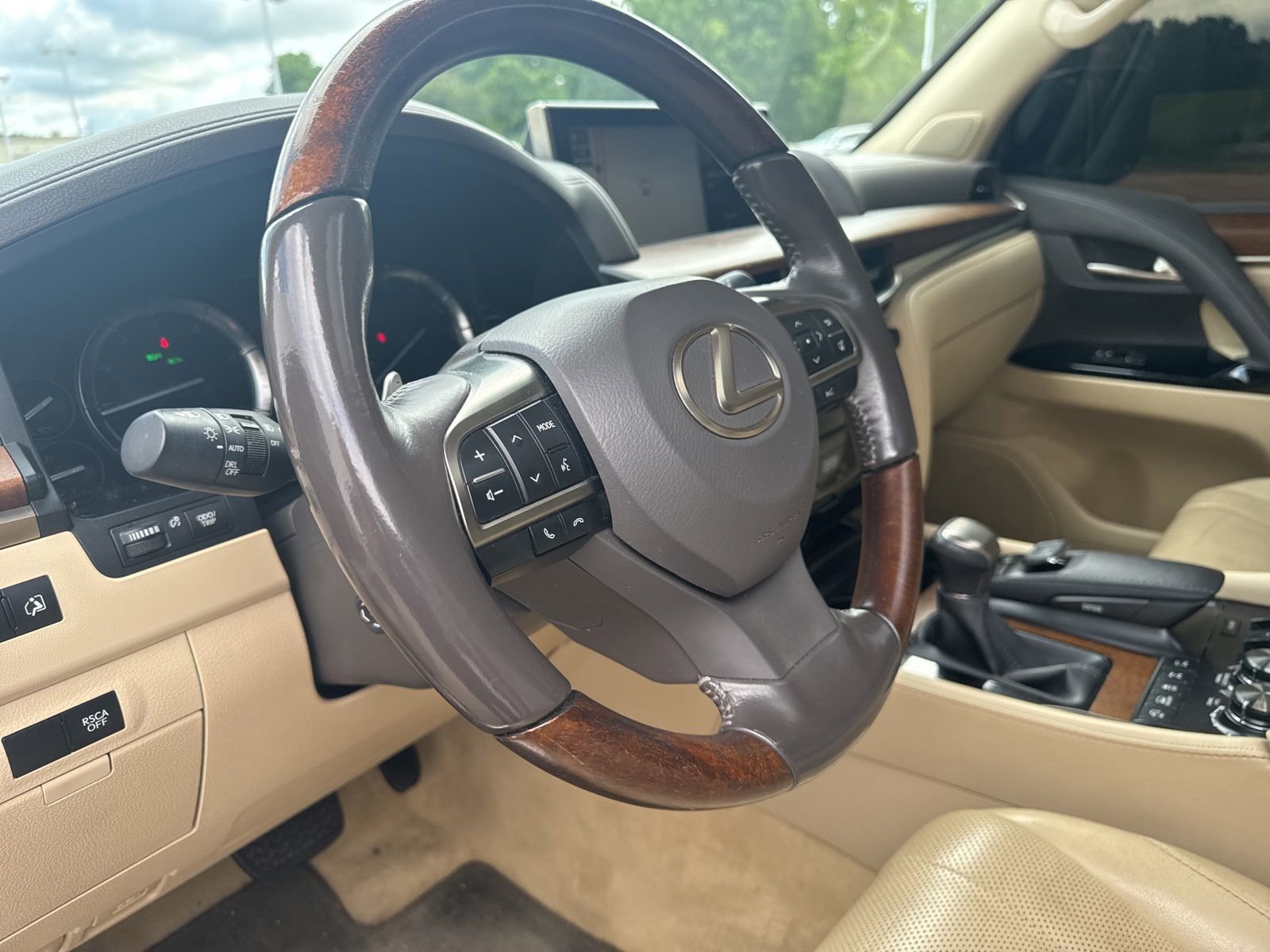 Used 2017 Lexus LX 570 4WD image 17