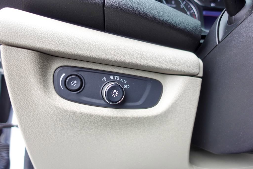 Used 2019 Buick Regal Preferred w/ Sights and Sounds Package image 16