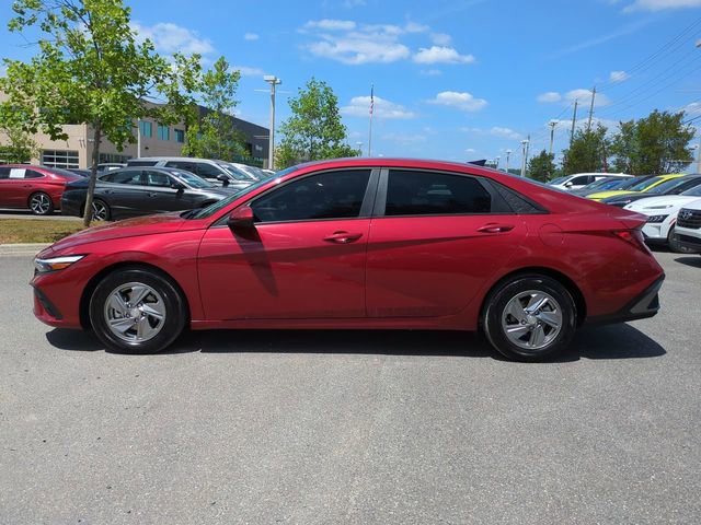 Certified 2025 Hyundai Elantra SE image 8