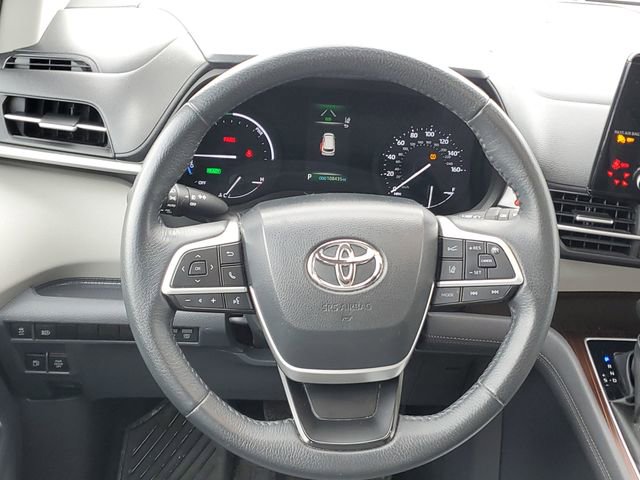 Used 2023 Toyota Sienna XLE image 11