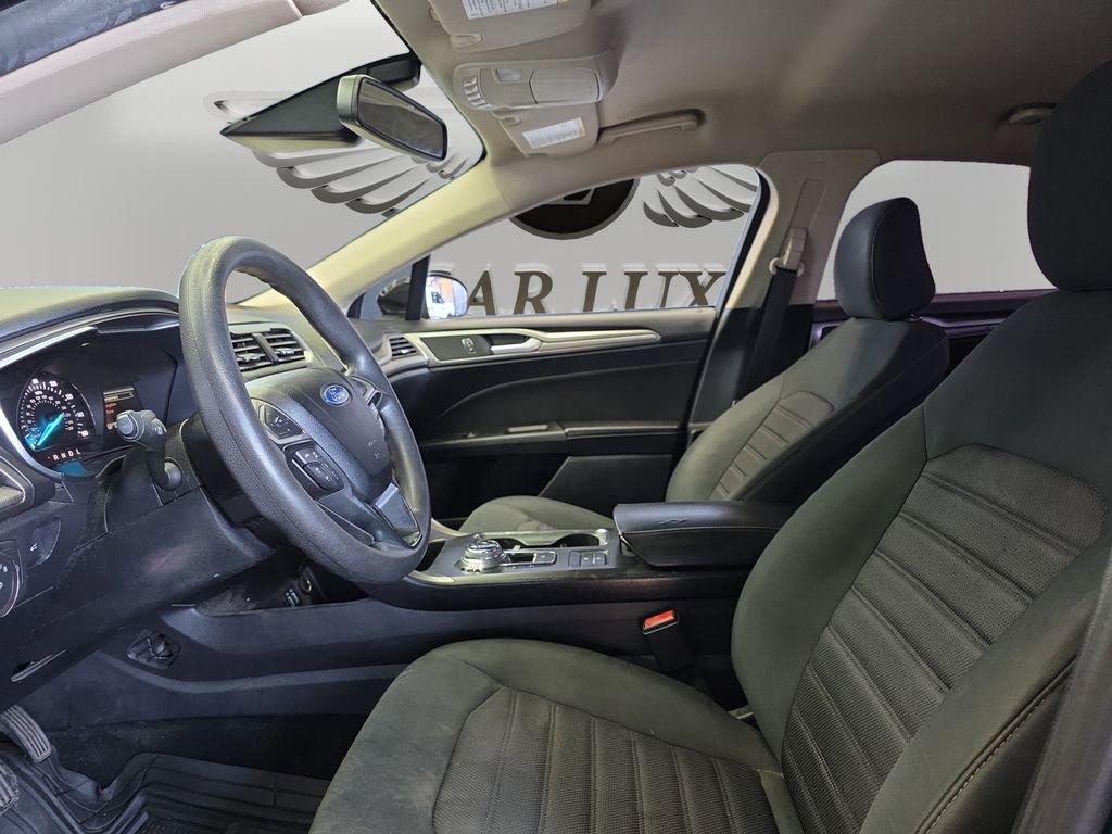 Used 2020 Ford Fusion SE image 9