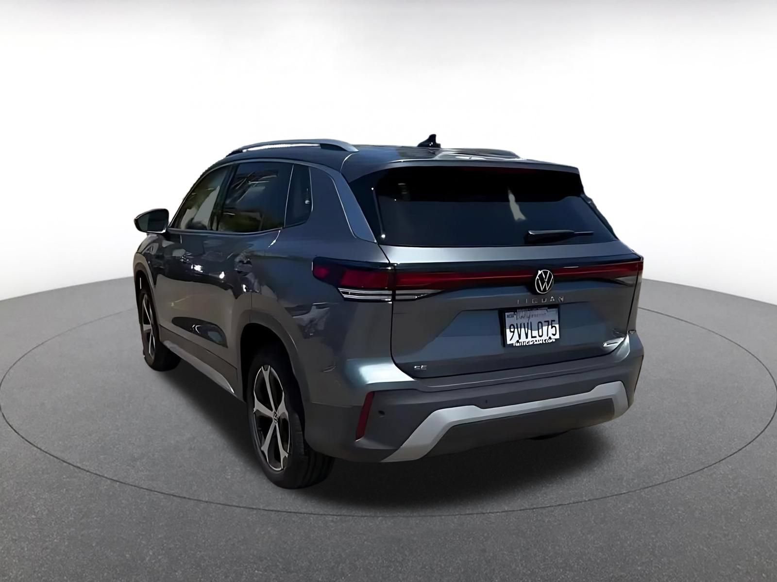 Used 2026 Volkswagen Tiguan SE AWD/4WD image 10