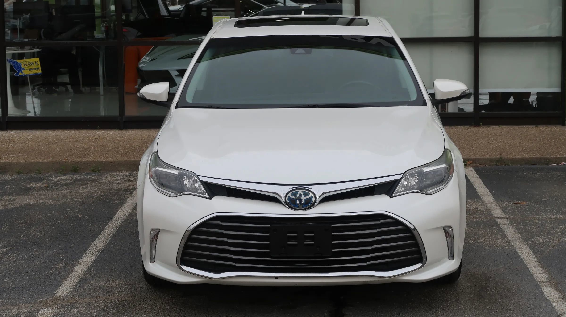 Used 2018 Toyota Avalon Limited w/ All Weather Liner Package FWD image 4