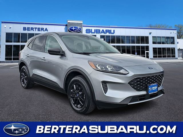 Used 2022 Ford Escape SE w/ Cold Weather Package image 1