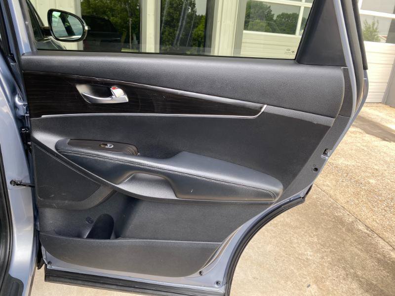 Used 2019 Kia Sorento L FWD image 17