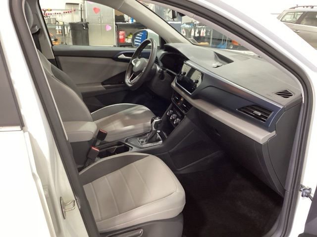 Certified 2023 Volkswagen Taos SE w/ Black Wheel Package image 9