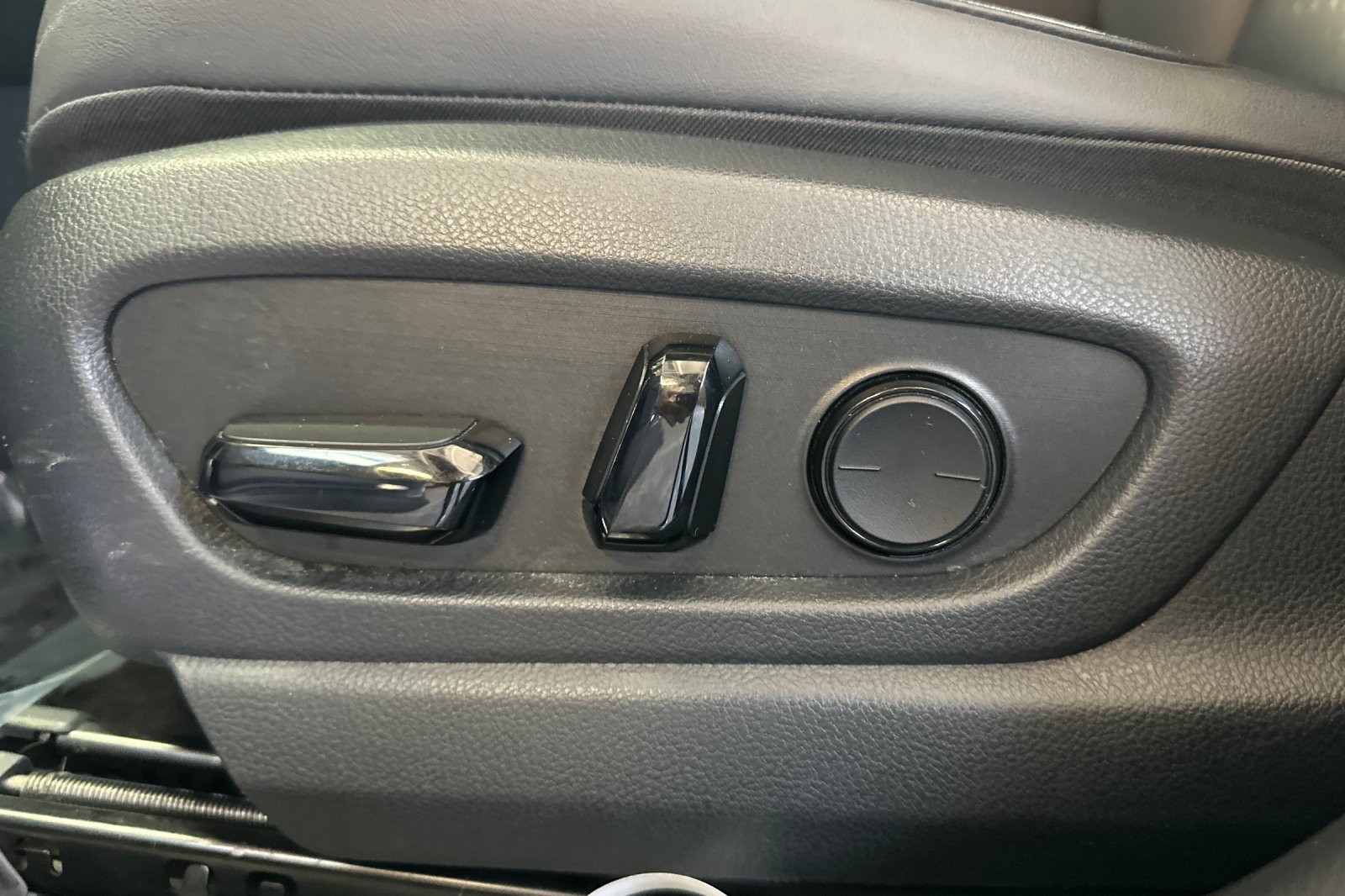 Used 2022 Lexus UX 200 w/ Accessory Package (Z2) FWD image 15