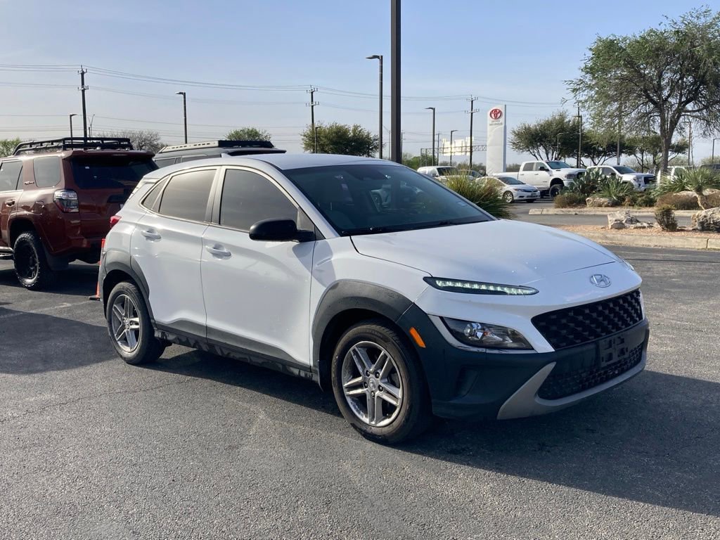 Used 2022 Hyundai Kona SE w/ Cargo Package image 3