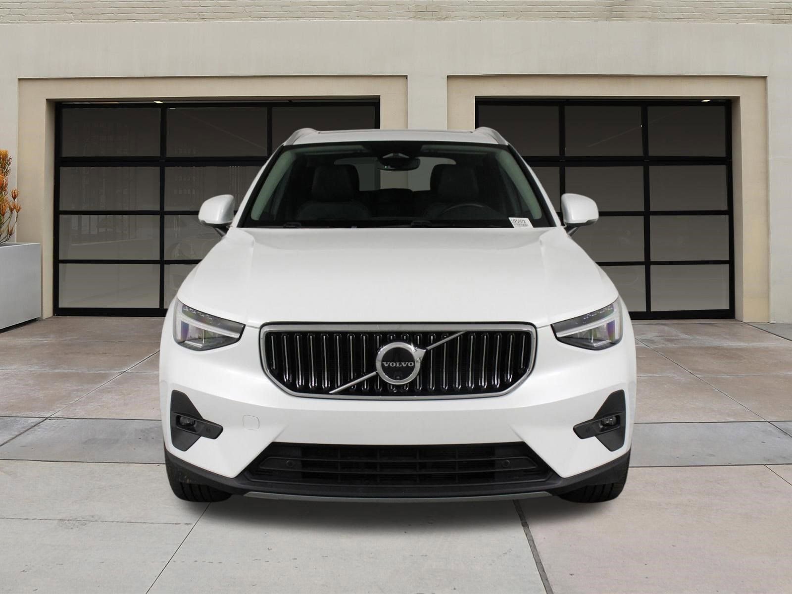 Certified 2025 Volvo XC40 B5 Plus image 6