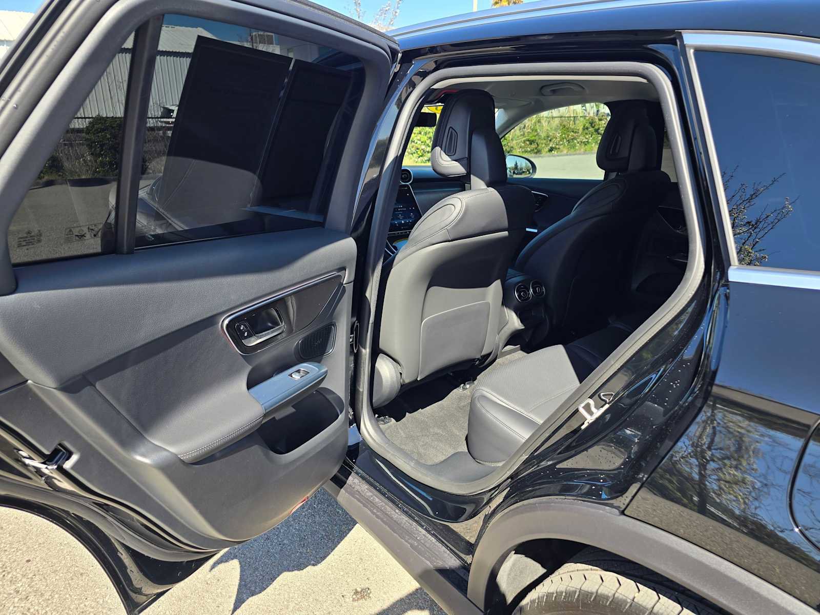 Used 2025 Mercedes-Benz GLC 350e 4MATIC image 17