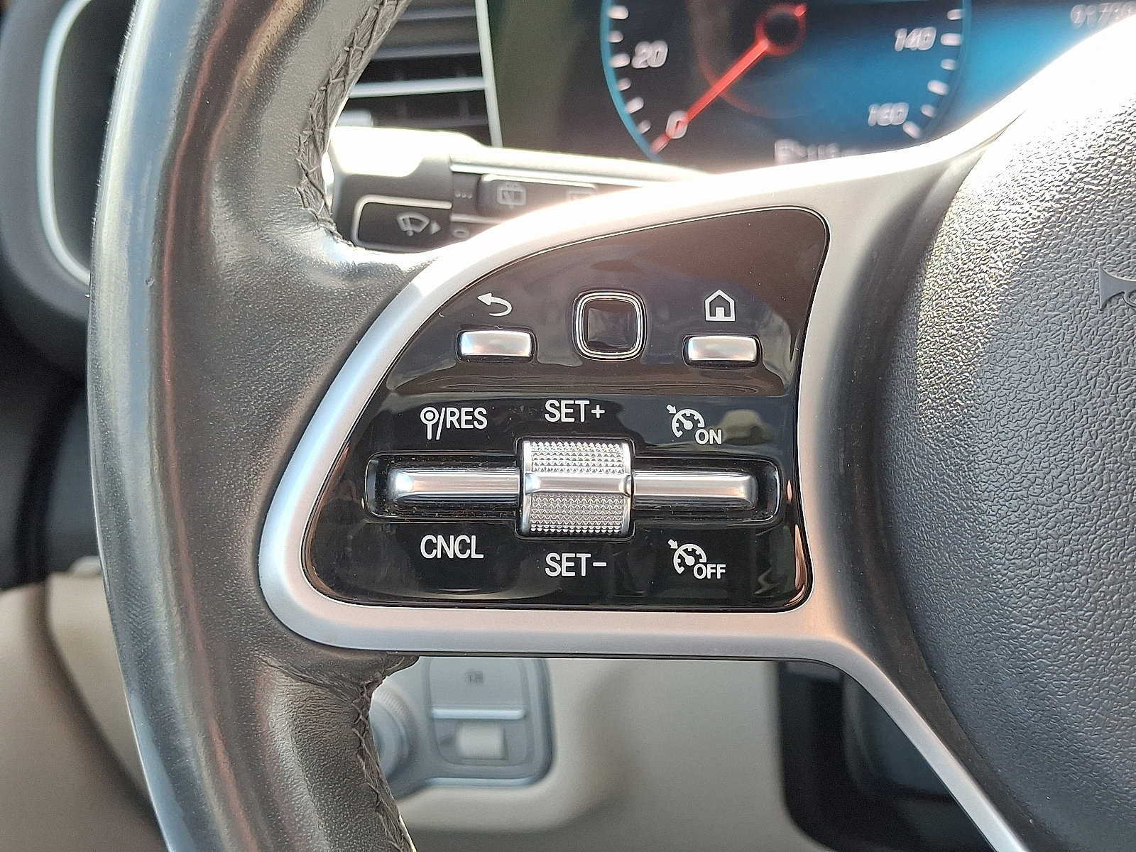 Used 2020 Mercedes-Benz GLE 350 4MATIC image 23