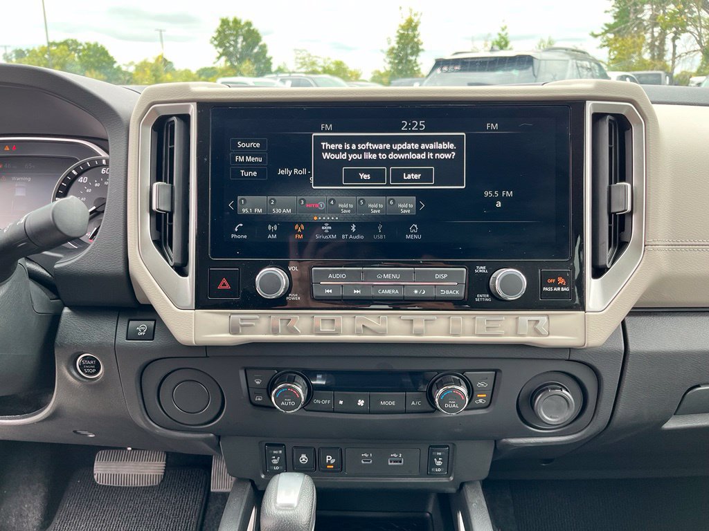 Used 2025 Nissan Frontier SV w/ SV Convenience Package RWD image 30