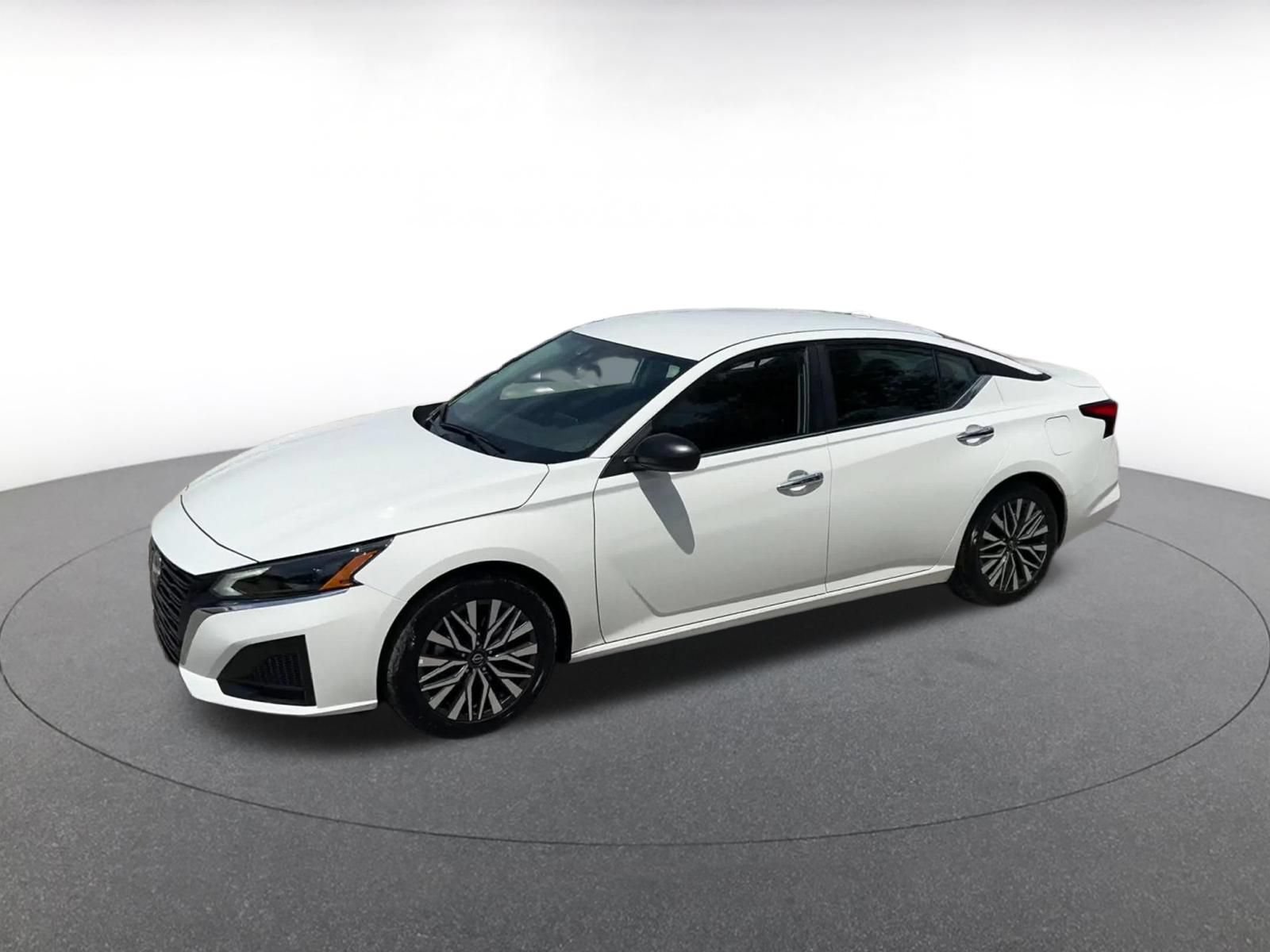 Used 2025 Nissan Altima 2.5 SV FWD image 8