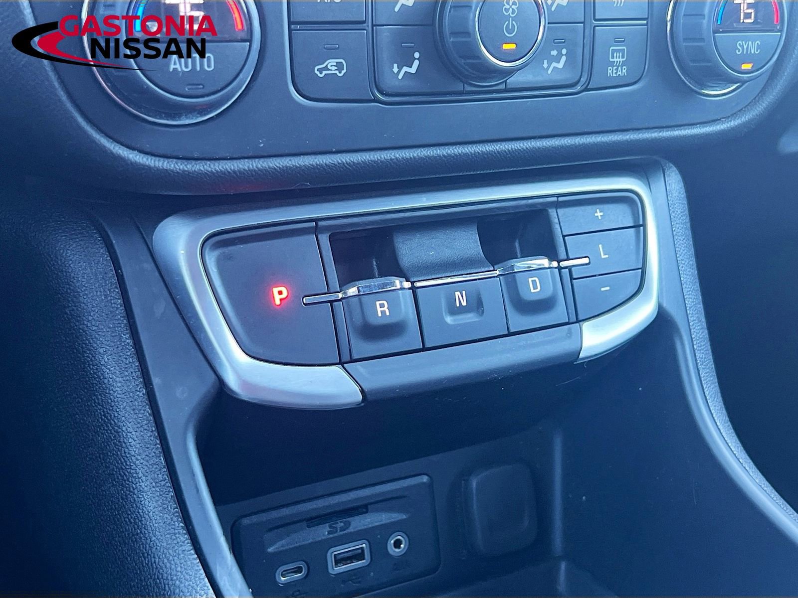 Used 2024 GMC Terrain SLT image 21