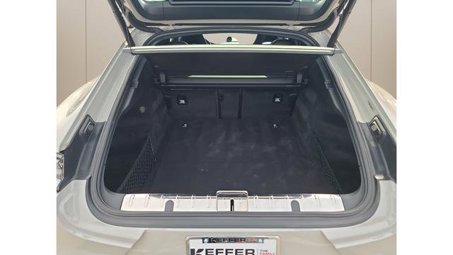 Used 2022 Porsche Panamera 4 Platinum Edition image 6