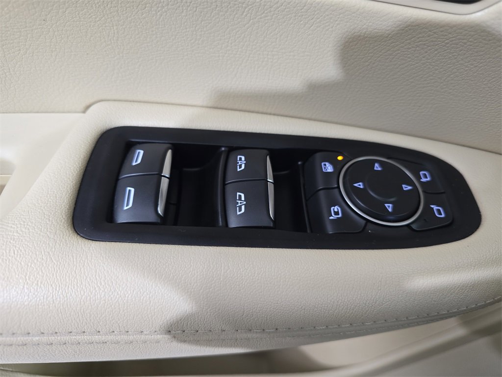 Used 2018 Cadillac XT5 Luxury image 30