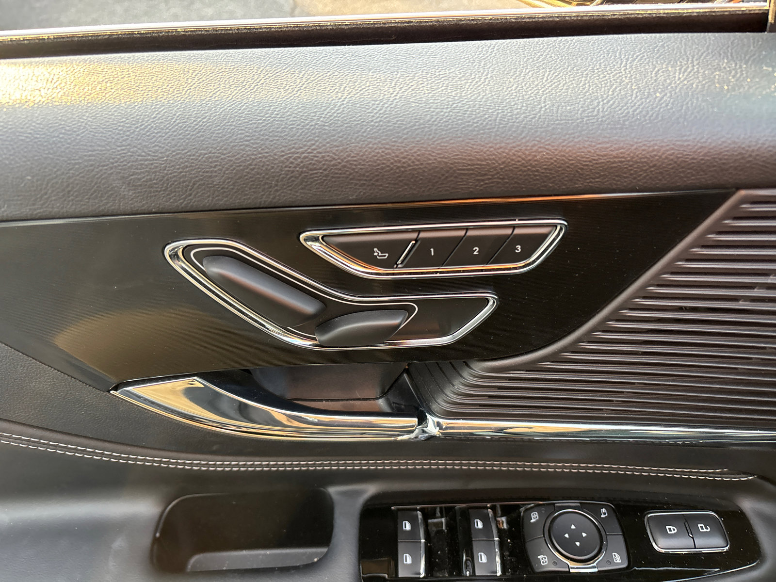 Certified 2022 Lincoln Corsair FWD image 12