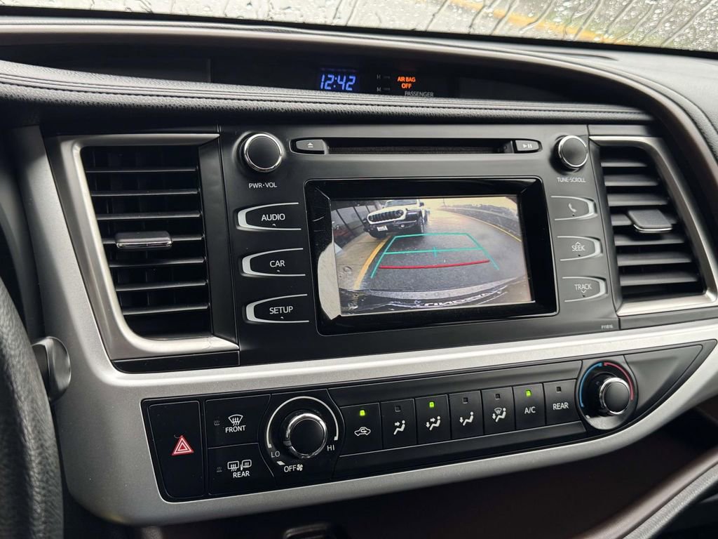 Used 2019 Toyota Highlander LE image 21