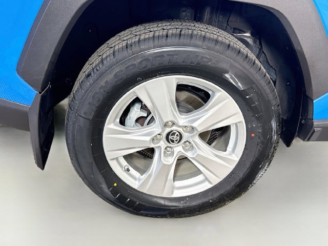 Used 2019 Toyota RAV4 XLE w/ Convenience Package FWD image 32