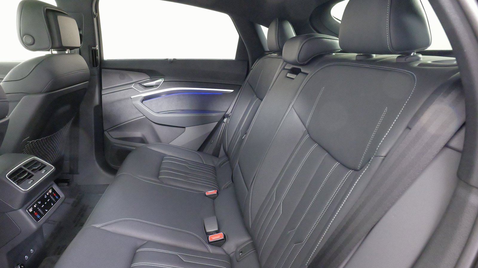Used 2023 Audi e-tron Prestige w/ Prestige Package image 40