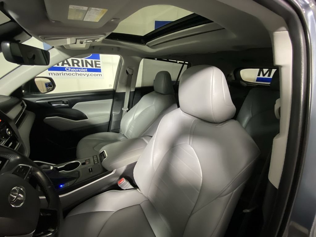 Used 2021 Toyota Highlander XLE FWD image 24