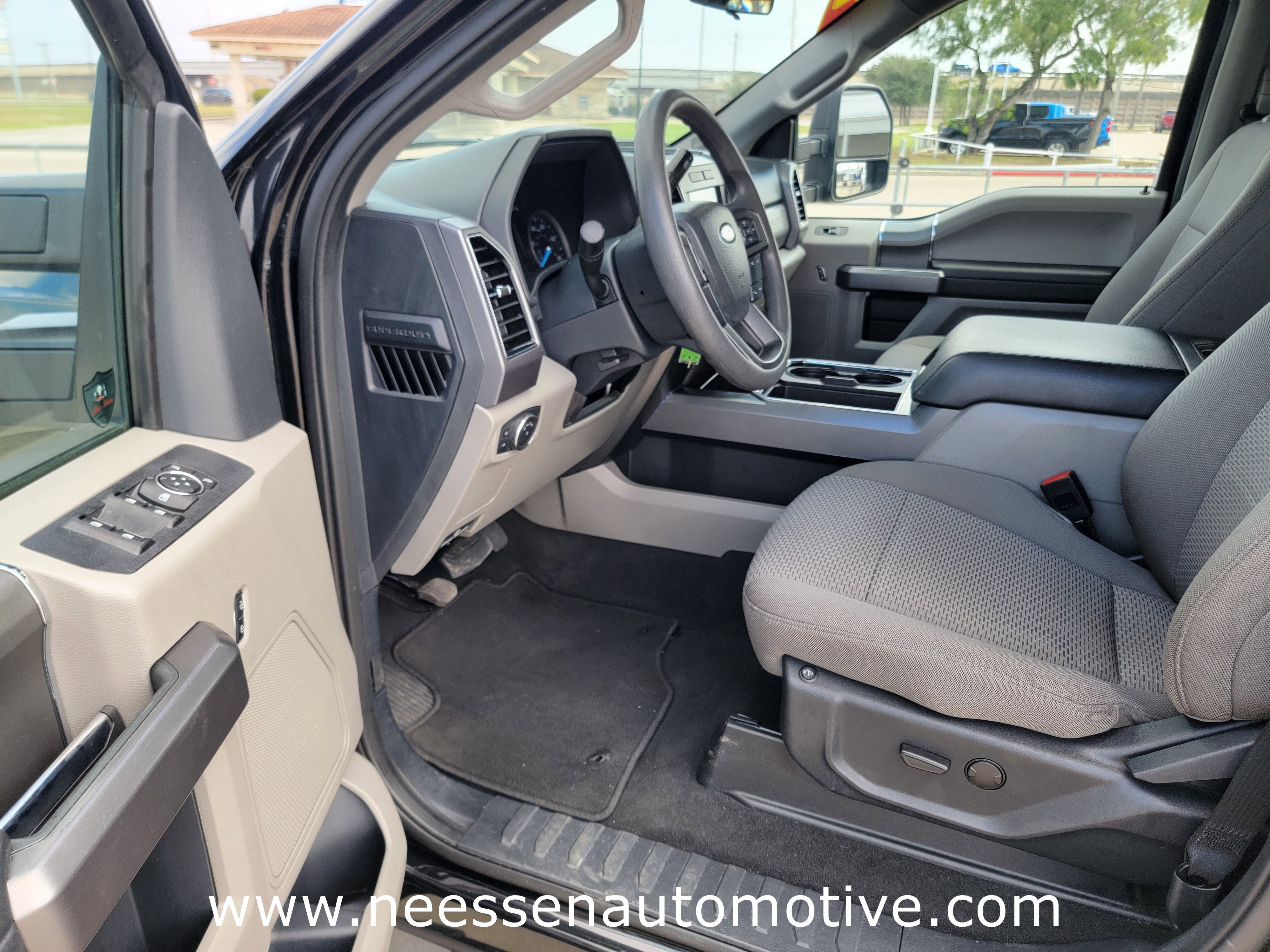 Used 2022 Ford F250 XLT w/ Black Appearance Package image 17