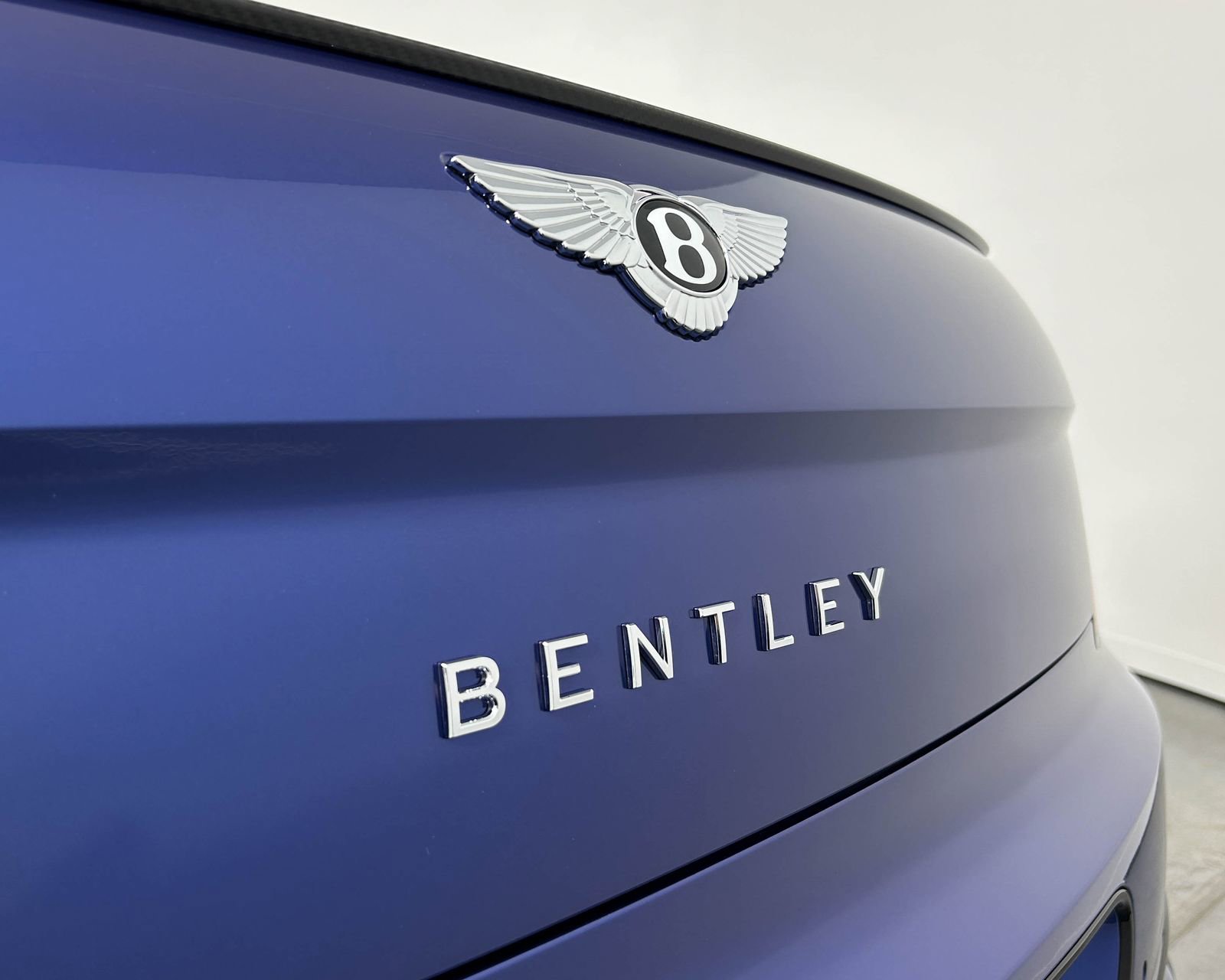 Used 2024 Bentley Flying Spur V8 image 40