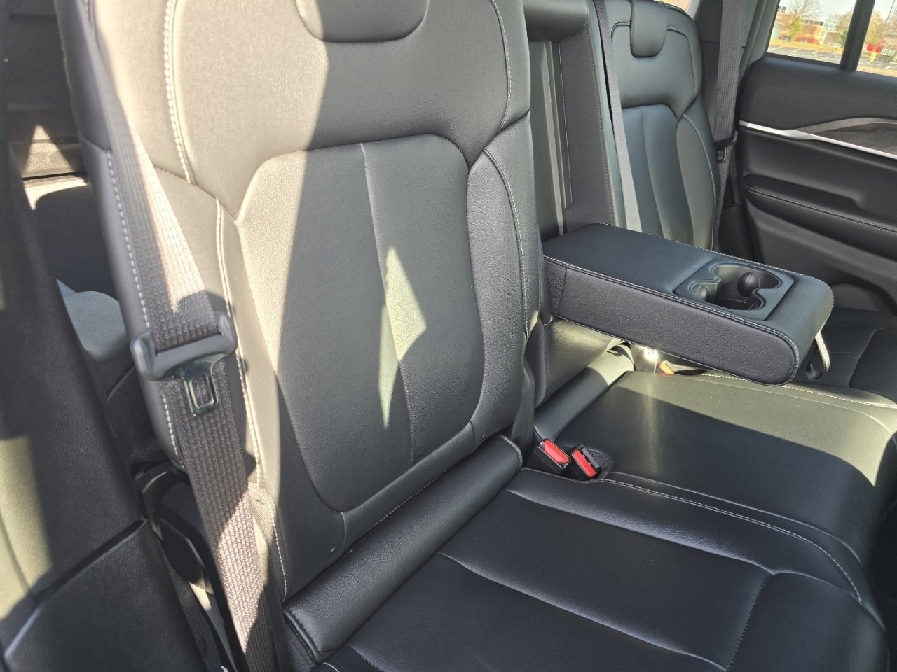 Used 2025 Jeep Grand Cherokee Limited w/ Black Appearance Package image 22