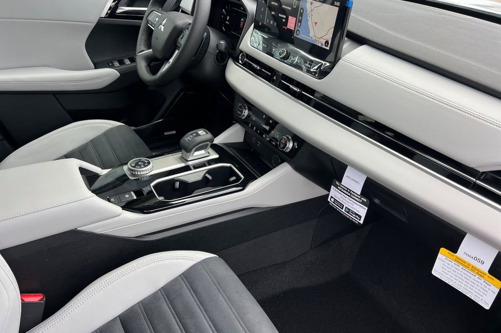 New 2026 Mitsubishi Outlander SE image 17