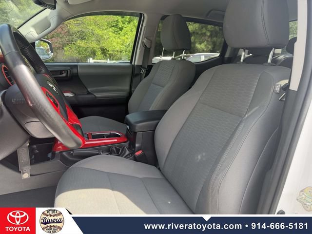 Used 2018 Toyota Tacoma SR5 AWD/4WD image 11