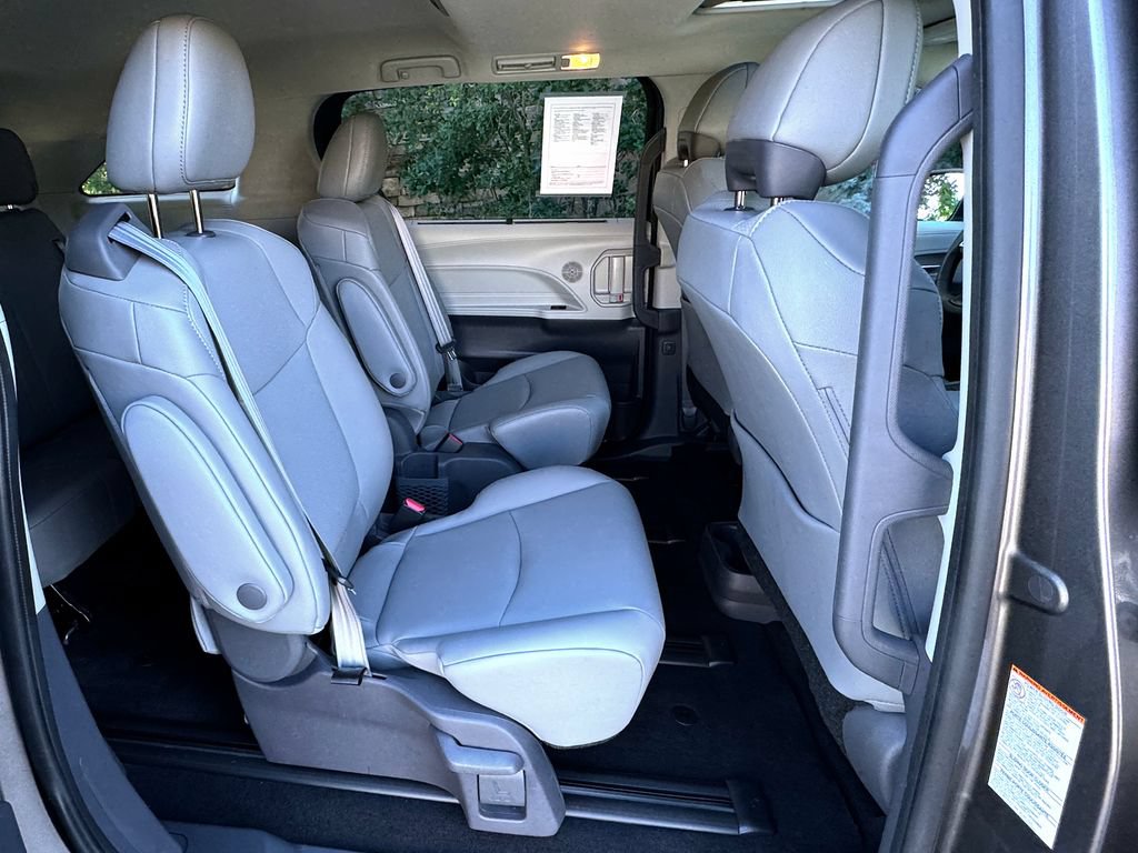 Used 2021 Toyota Sienna XLE AWD/4WD image 38