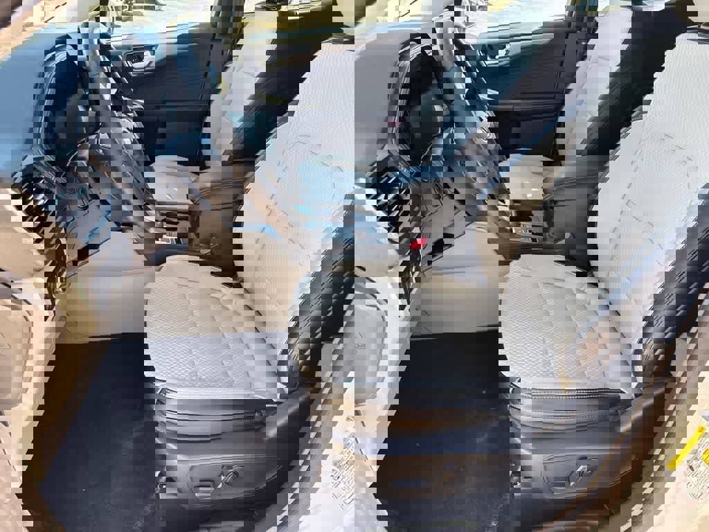 Used 2024 Ford Escape SE image 10