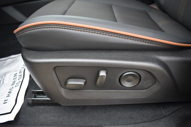 Used 2025 GMC Canyon AT4 image 14