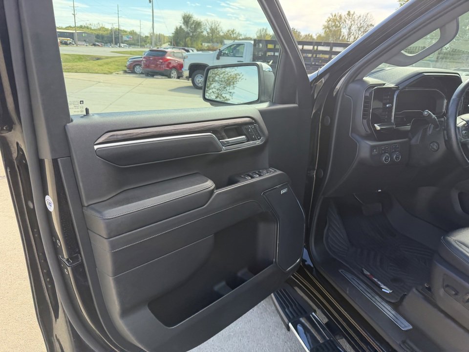 Used 2024 Chevrolet Silverado 1500 LTZ image 12