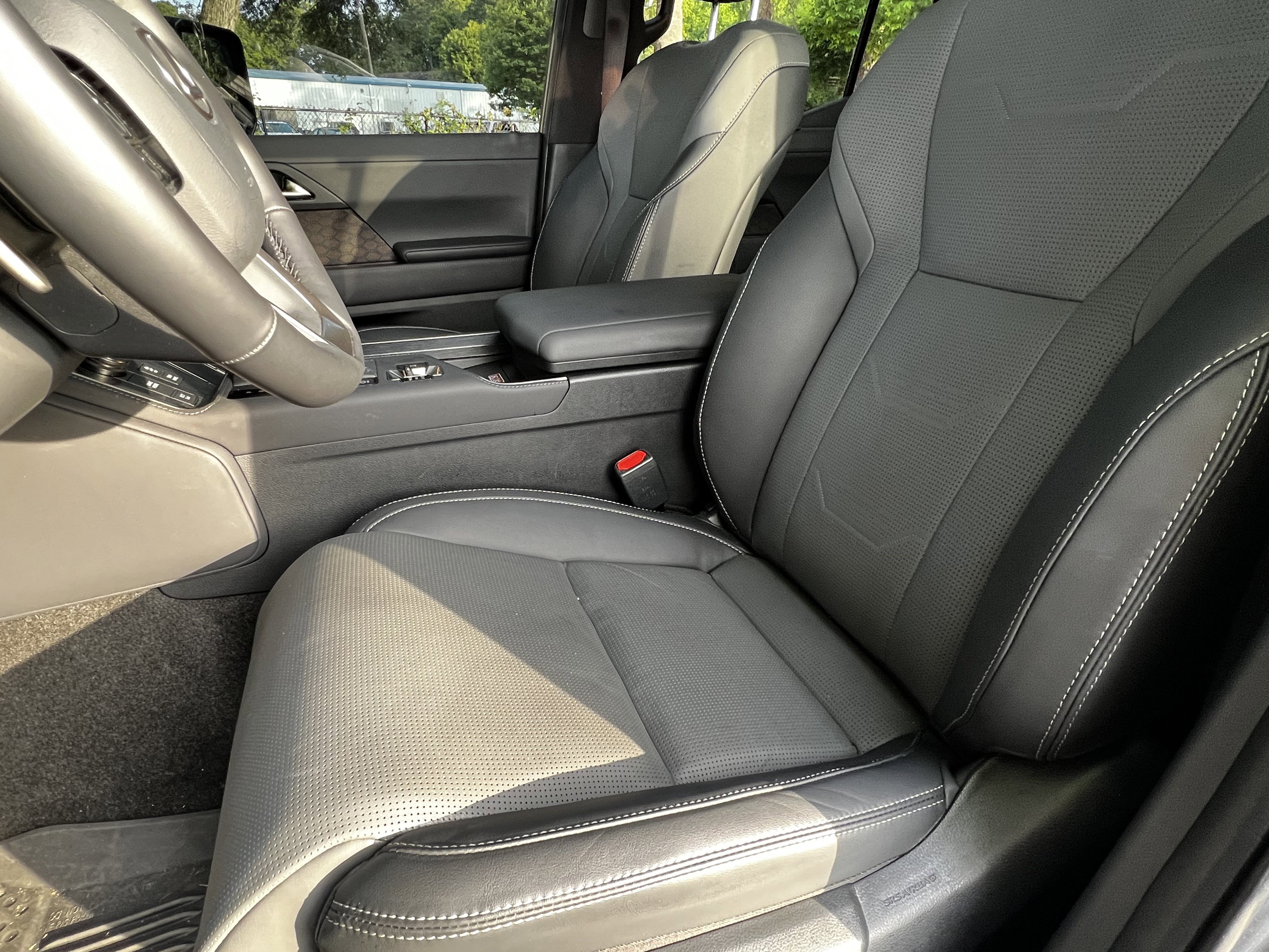 Used 2025 Lexus GX 550 w/ Accessory Package (2T) AWD/4WD image 17