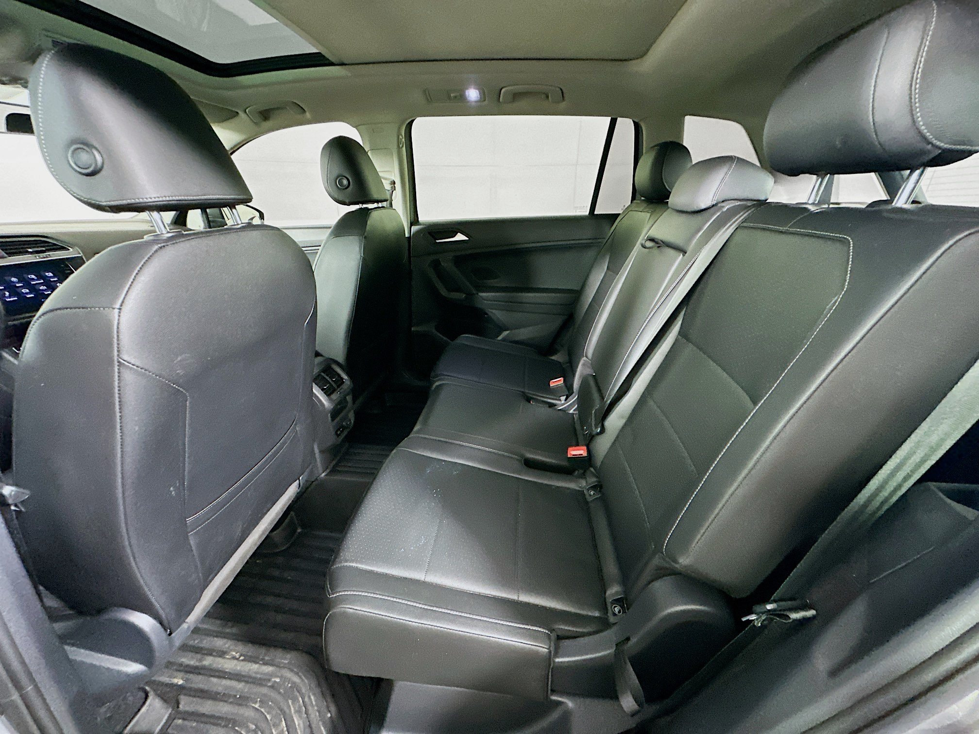 Used 2019 Volkswagen Tiguan SE w/ Panoramic Sunroof Package FWD image 27