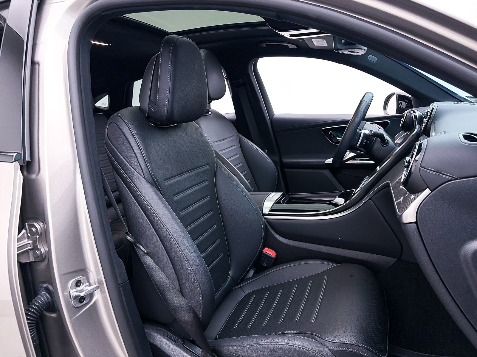 Used 2024 Mercedes-Benz GLC 300 4MATIC w/ AMG Line image 35