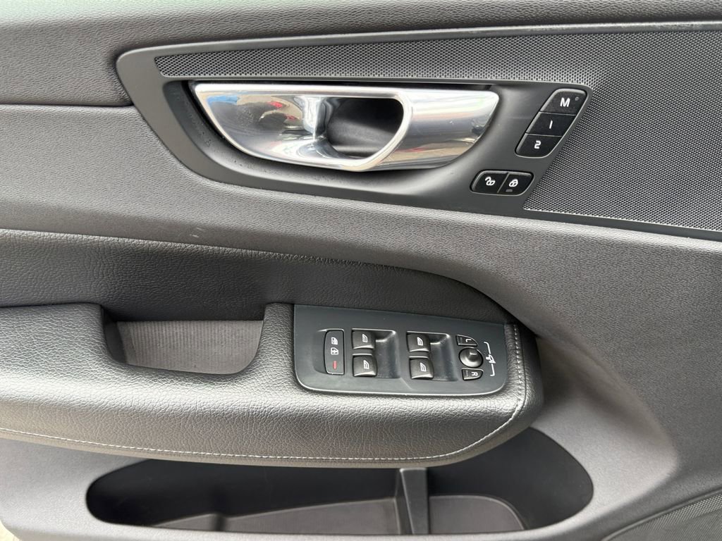 Used 2018 Volvo XC60 T6 Inscription w/ Convenience Package AWD/4WD image 11
