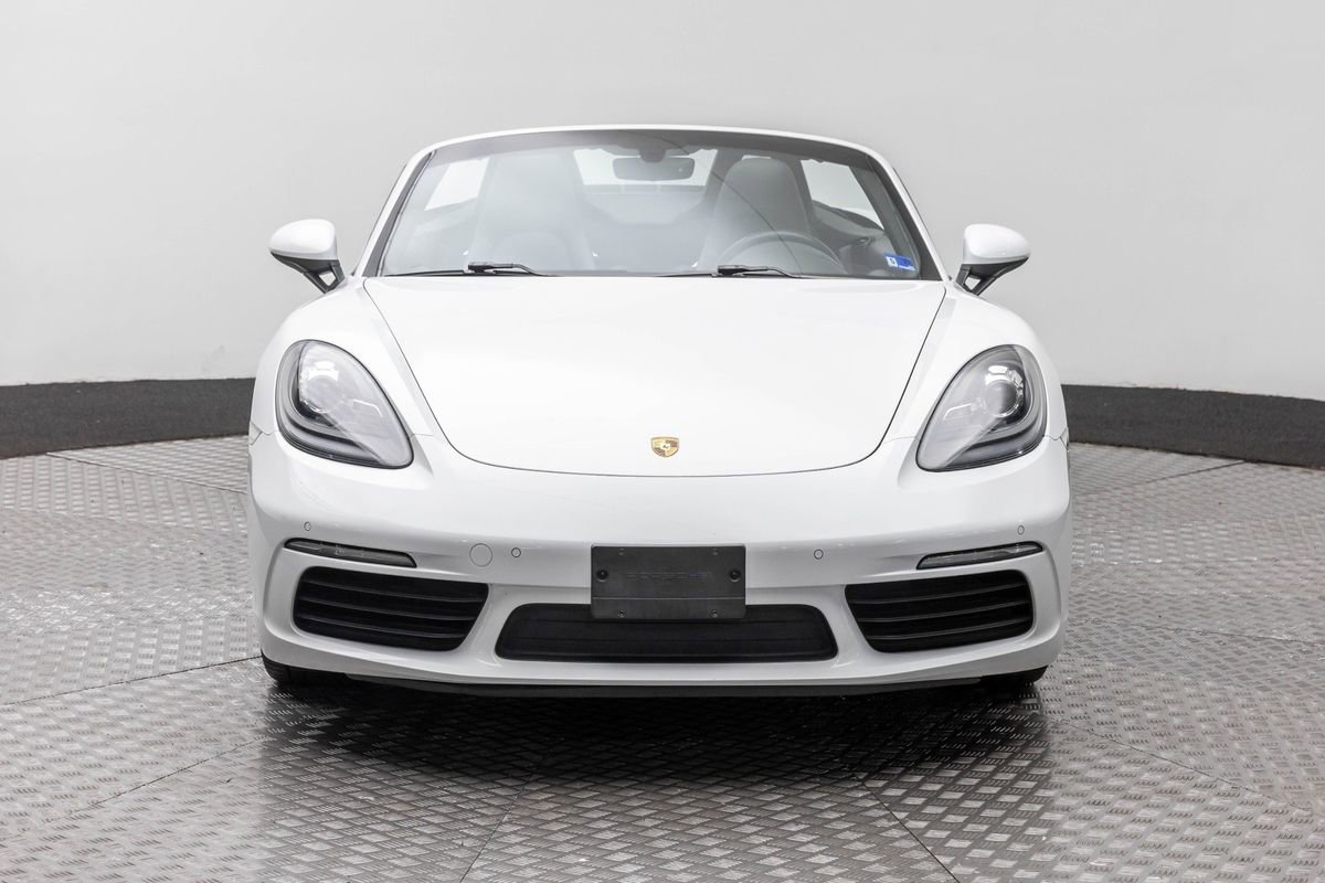 Used 2017 Porsche 718 Boxster RWD image 3