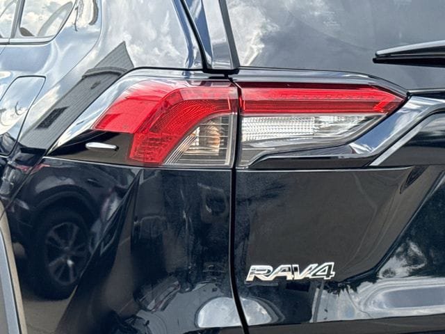 Used 2025 Toyota RAV4 LE AWD/4WD image 6