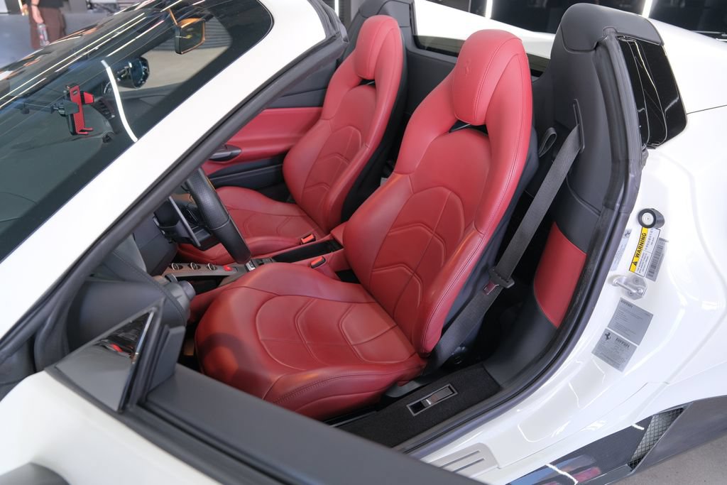Used 2018 Ferrari 488 Spider RWD image 10